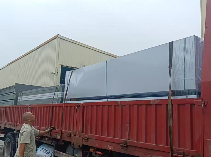 圍擋裝得穩(wěn)，項目跑得快！旭東鋼圍擋助力東莞工地高效施工